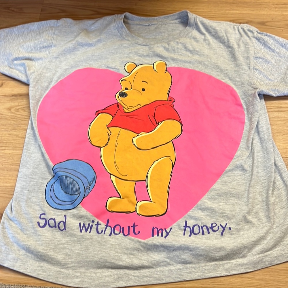 Super cute Winnie the Pooh “sad without my honey” T shirt